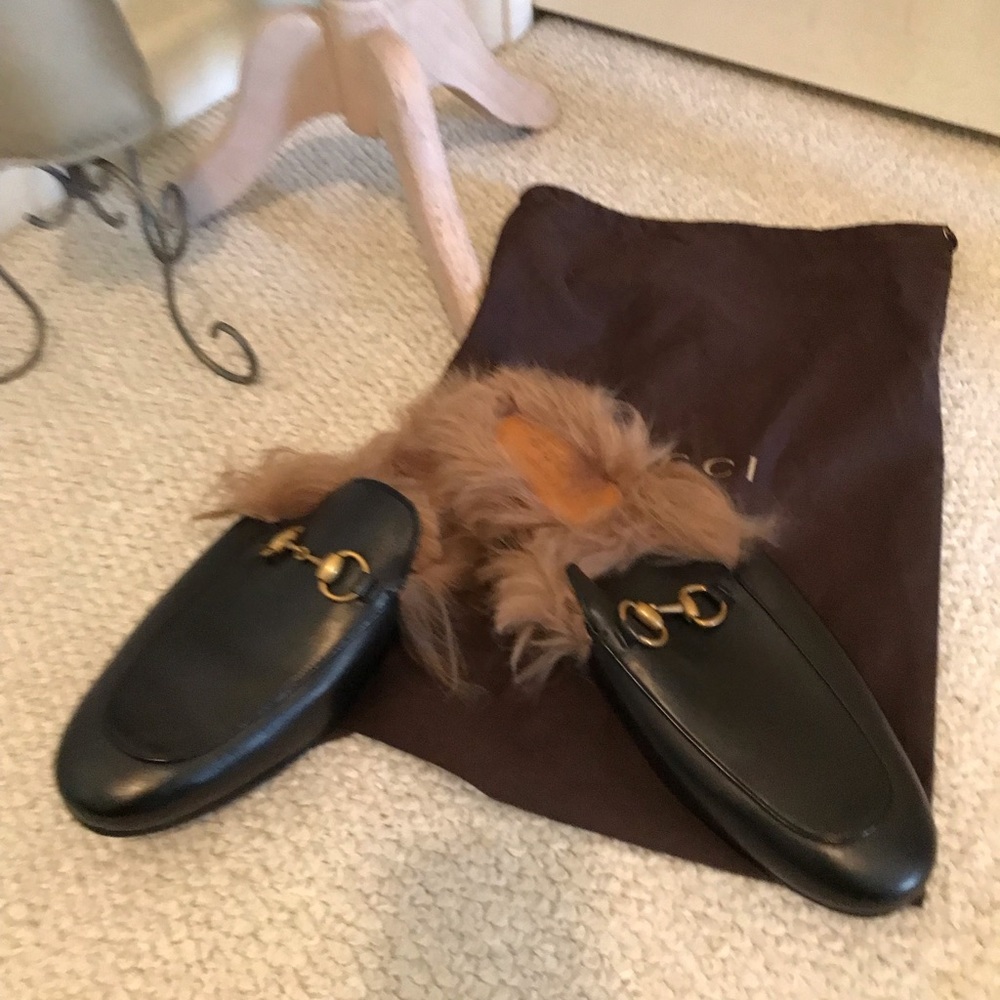 Gucci black fur / horsebit runway shoes size 9